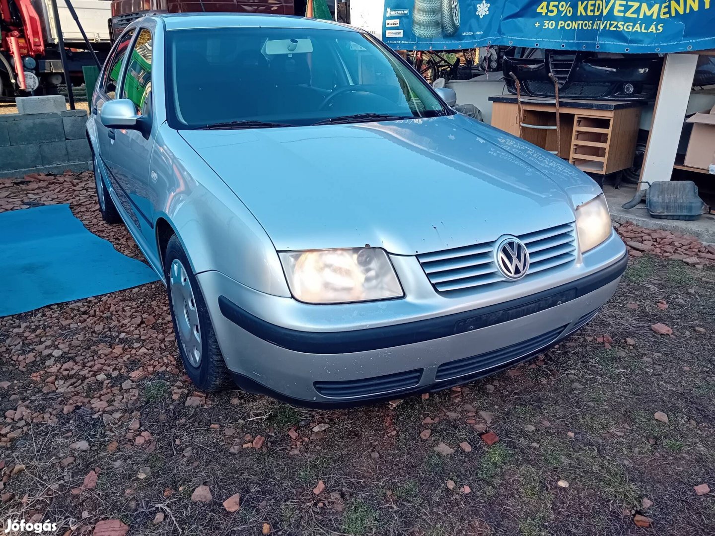 2003-as Volkswagen bora karosszéria elemek szép belsővel 