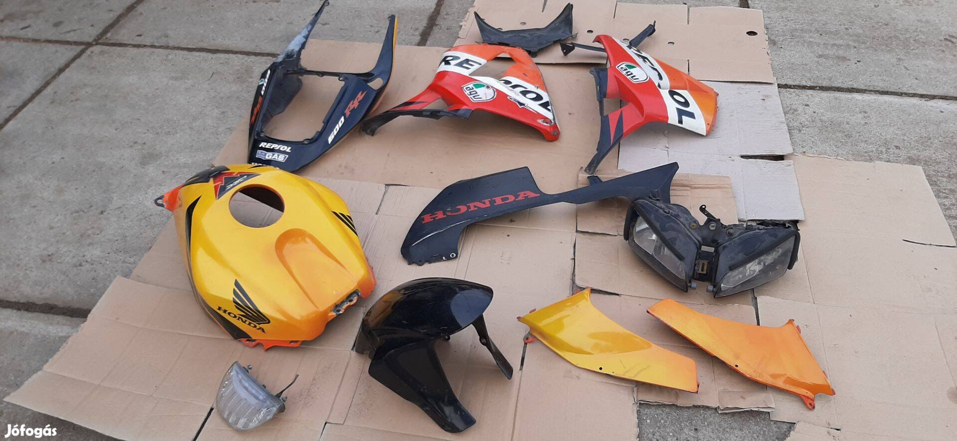 2005-2006 Honda CBR 600 RR sérült és ép idomok egyben eladók