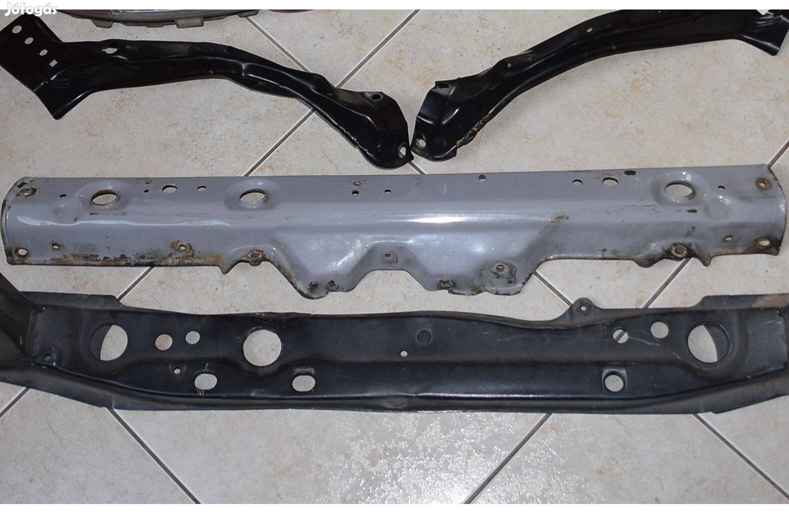 2005 Toyota Yaris zárhíd lámpa tartó, hűtő tartó keret 1999-