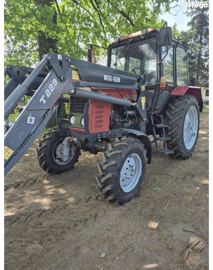 2006 Mtz 820 Metál Fach homlokrakodóval 