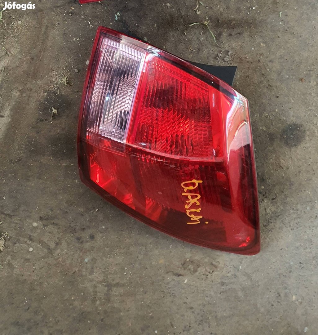 2007 Nissan Qashqai Jobb  hátsó lámpa karosszéria elem 23.03.10