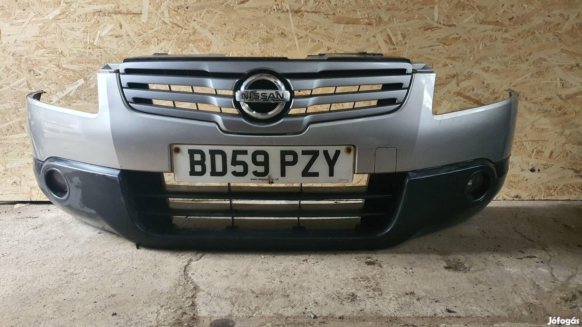 2009 Nissan Qashqai első lökháritó 24.04.23
