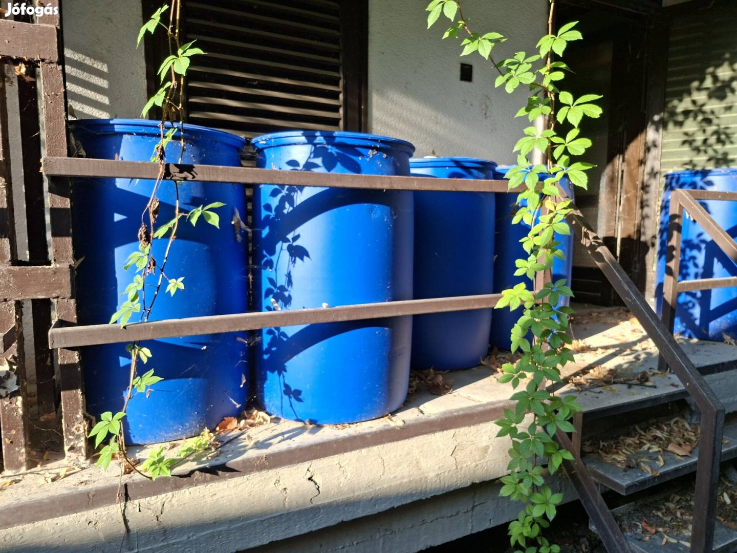 200 literes műanyag hordó eladó