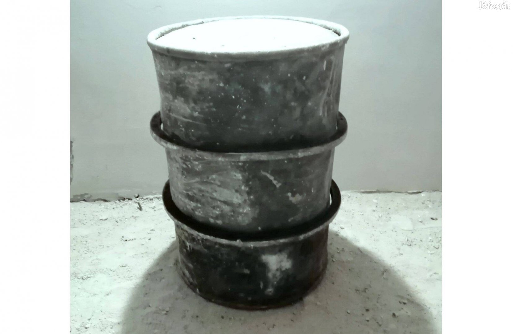 200 literes olajoshordó eladó