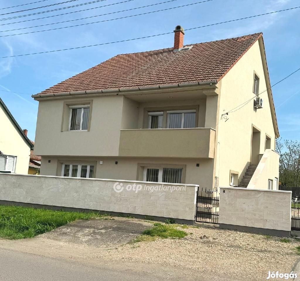 200 nm-es ház eladó Poroszló