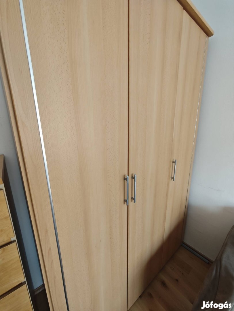 200 x 120 Ruhás szekrény eladó 