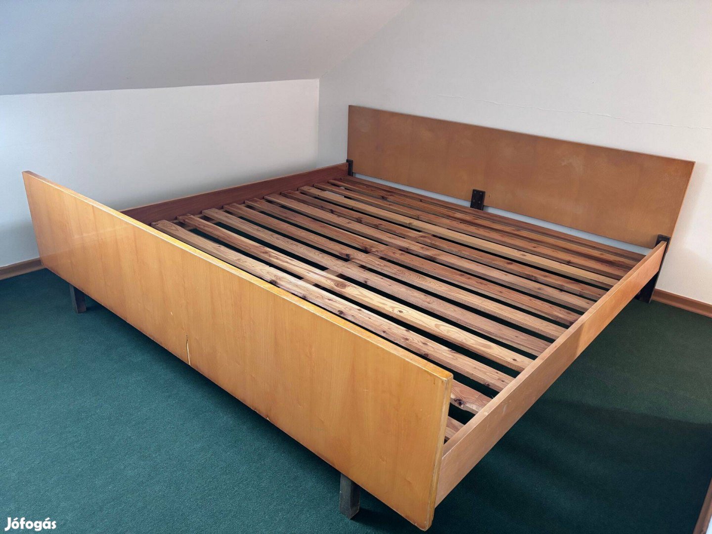 200x200-as franciaágy ágyrács éjjeliszekrény ágy ágykeret