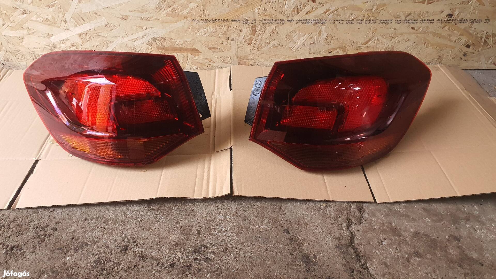 2010- től Opel J Astra 24.02.18 kombi hátsó lámpa sötétitett