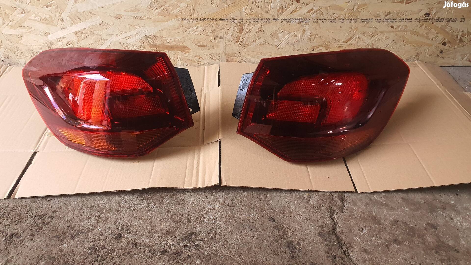 2010- től Opel J Astra kombi hátsó lámpa jobb és bal oldali