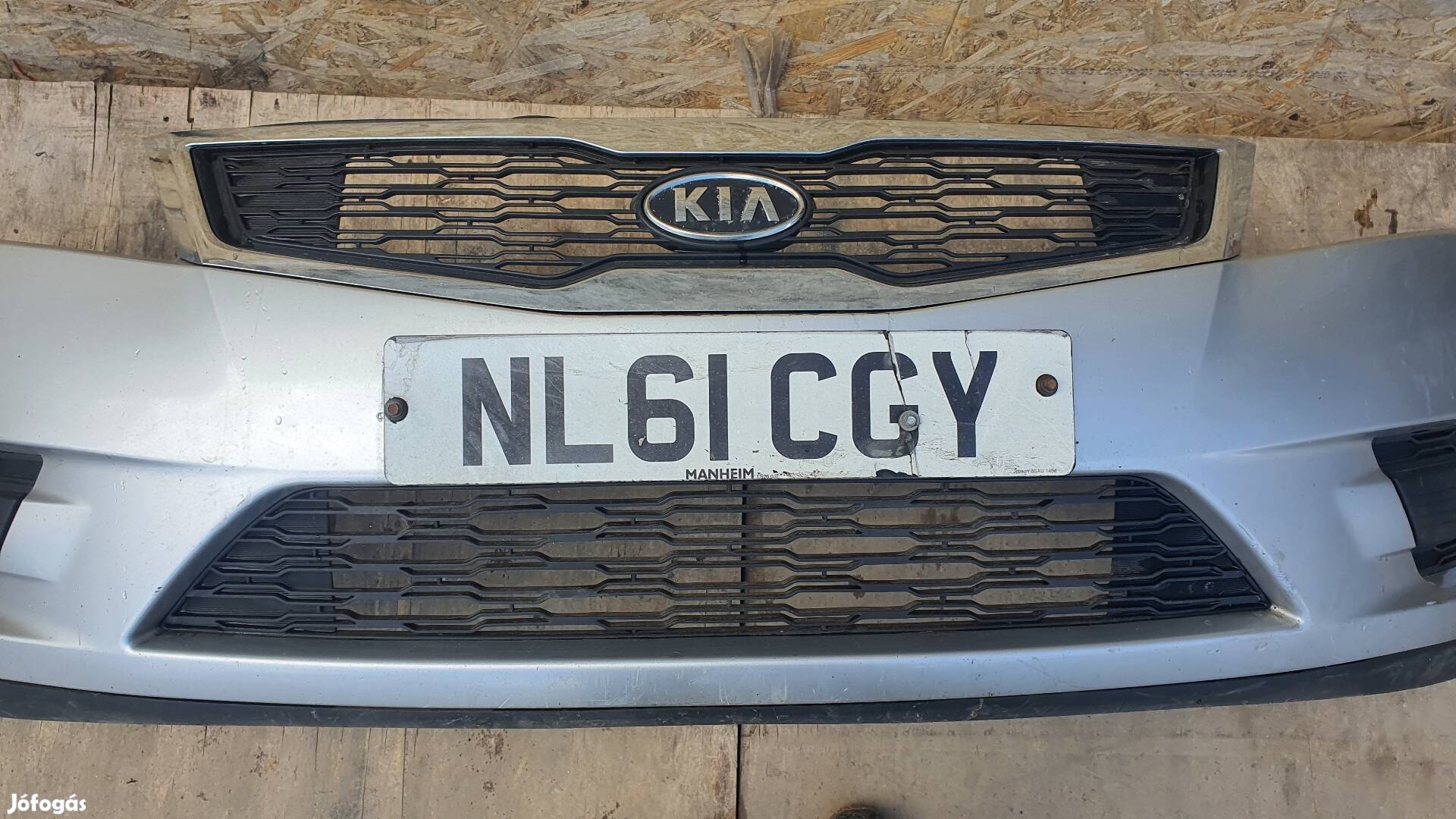 2011 Kia Ceed .Első lökháritó diszrács  gyári