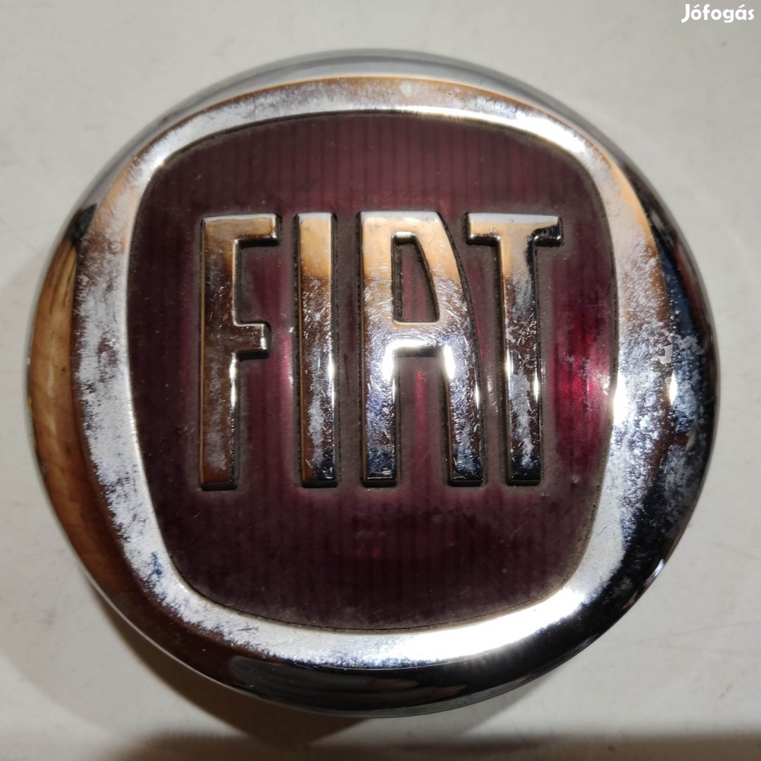 201304 Fiat Freemon Felni közép kupak, a képen látható állapotban
