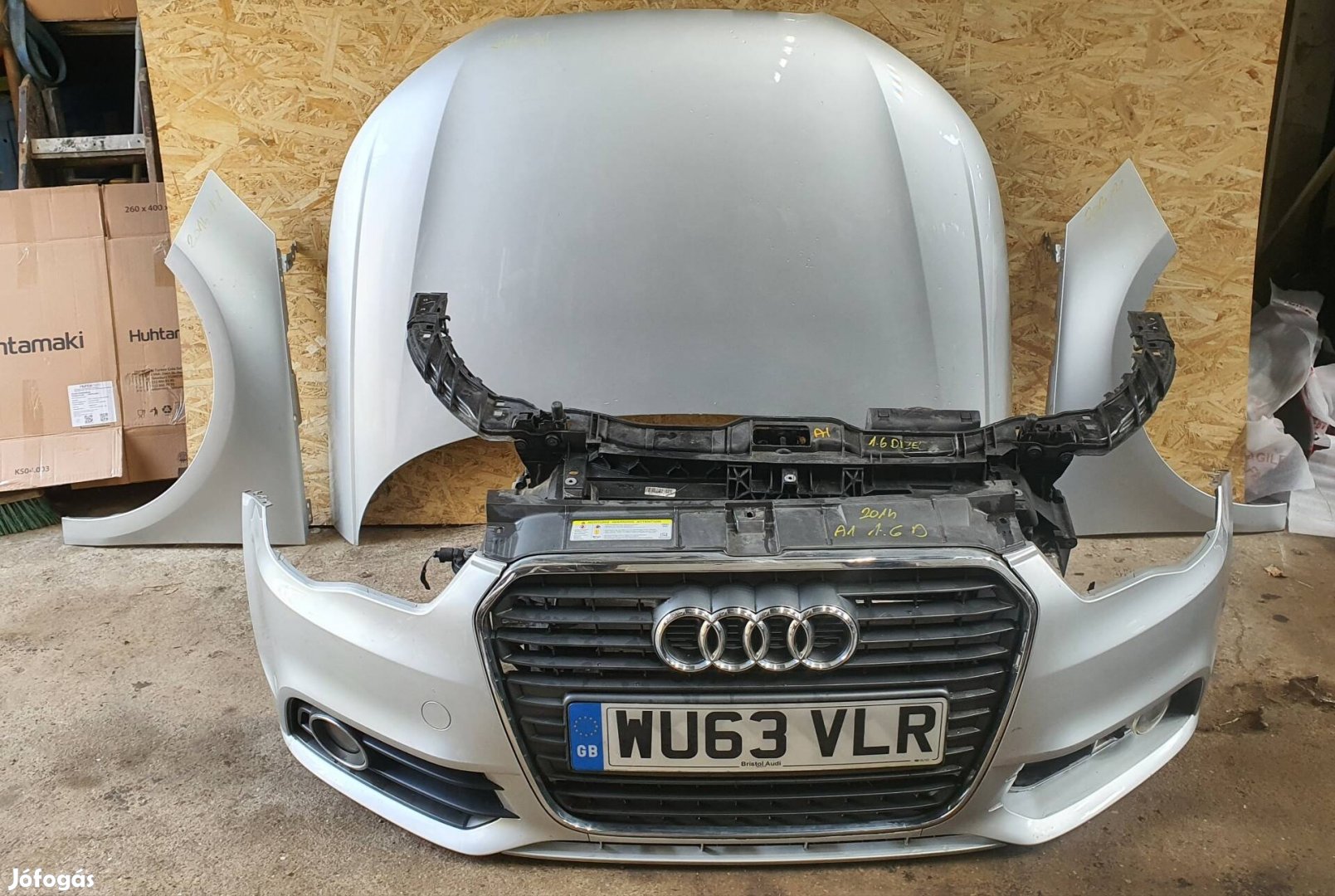 2014 Audi A1 1.6 dízel karosszéria elemek