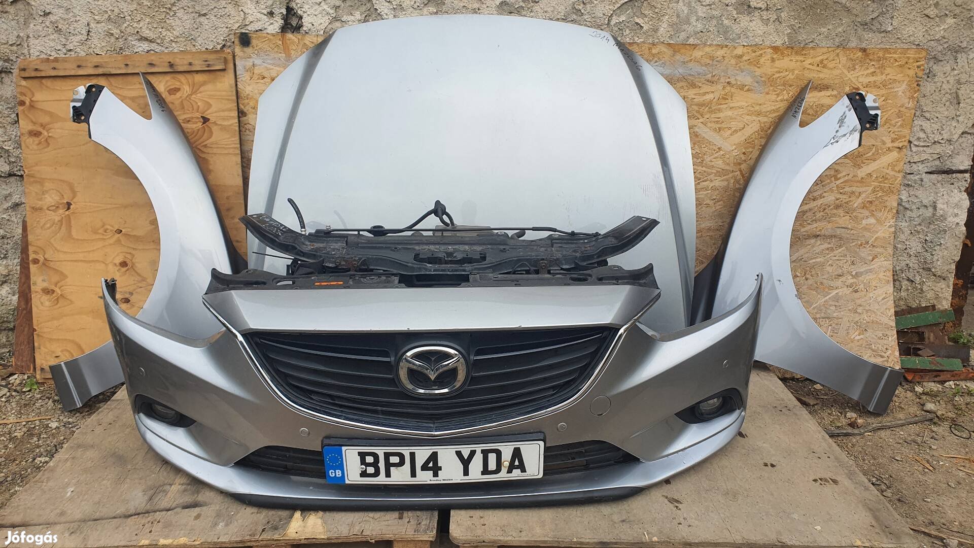 2014 Mazda 6 2.2.D  Első lökháritó karosszéria elemek 