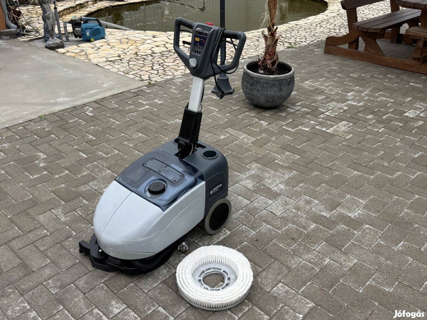 2016 Nilfisk SC351 akkumulátoros kompakt ipari takarítogép