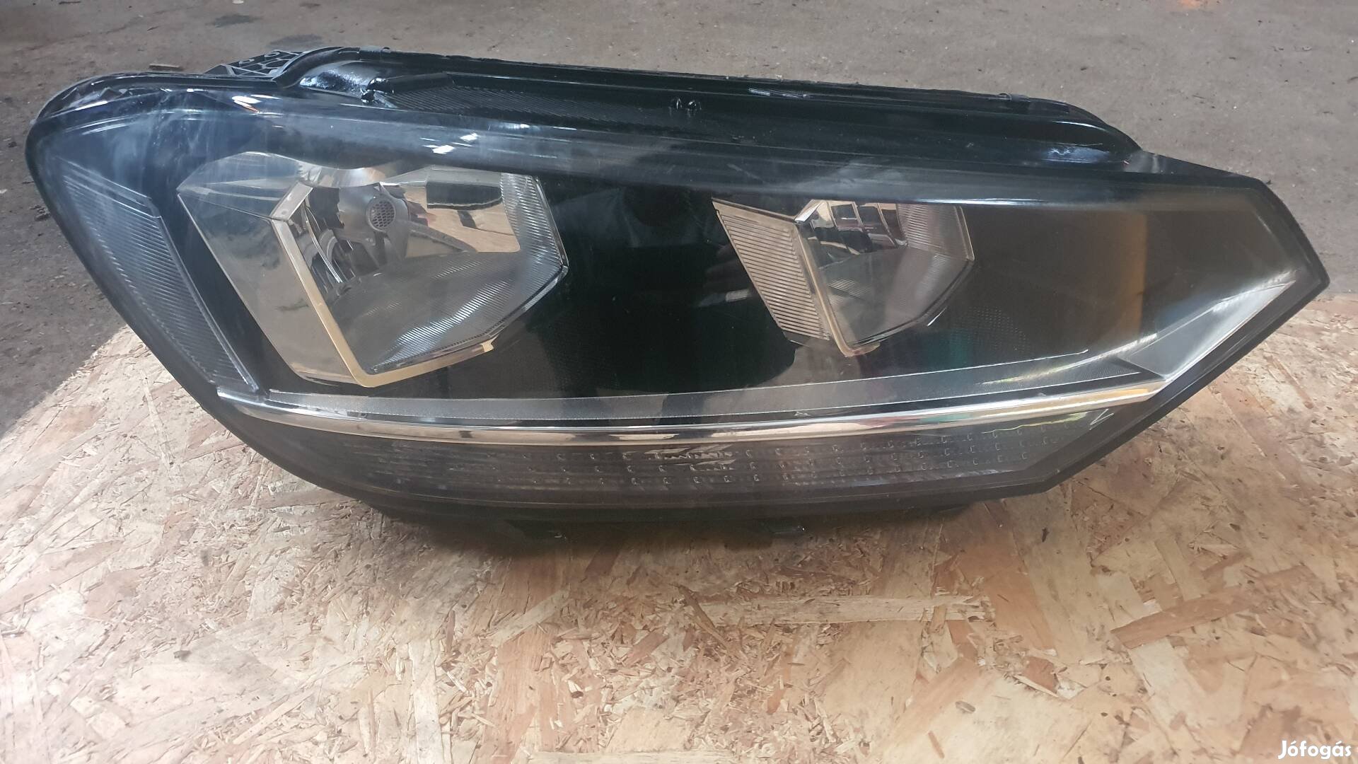 2016 VW Touran Jobb oldali fényszóró 23.06.26