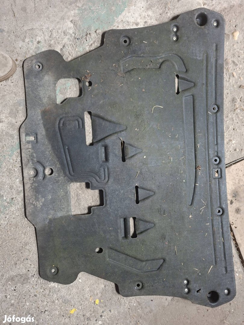 2016 - s Volvo XC90 has páncél (motor védő)eladó sorban.