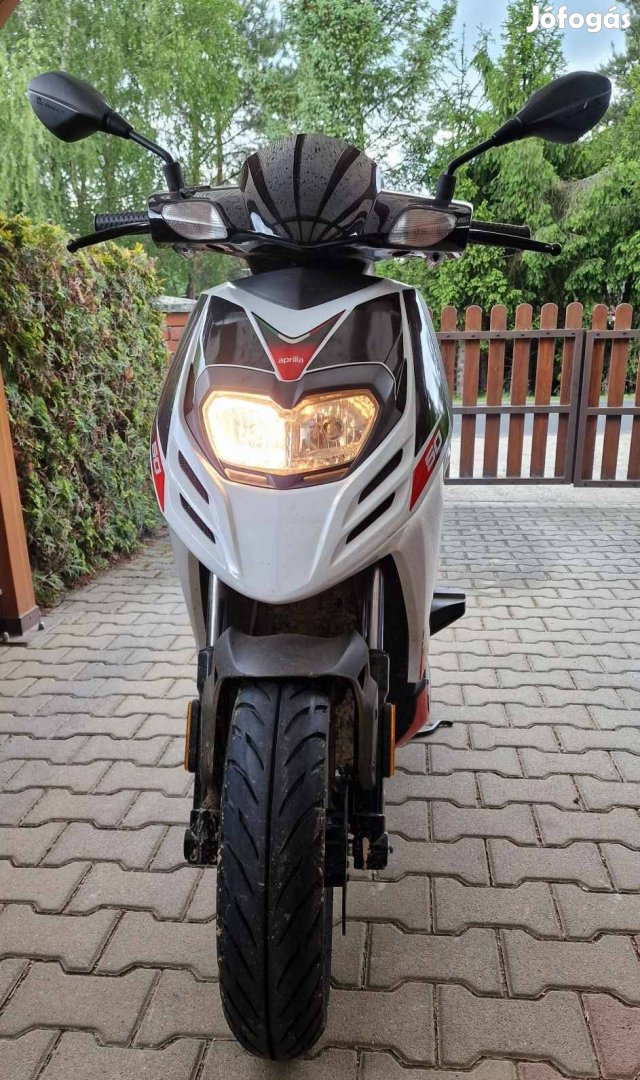 2017 Aprilia SR 50 motard robogó