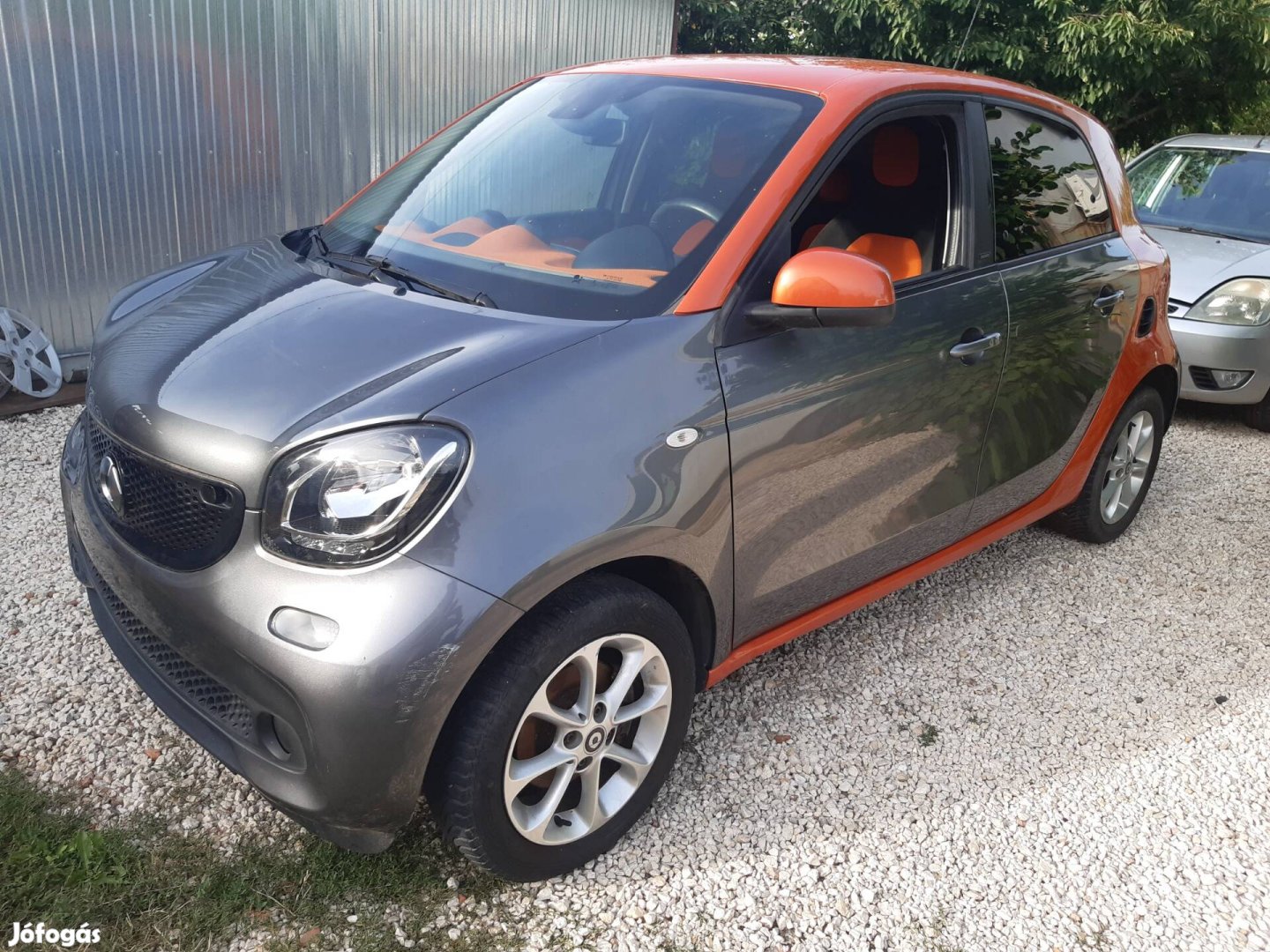 2017-es smart forfour karosszéria elemek szép belsővel 