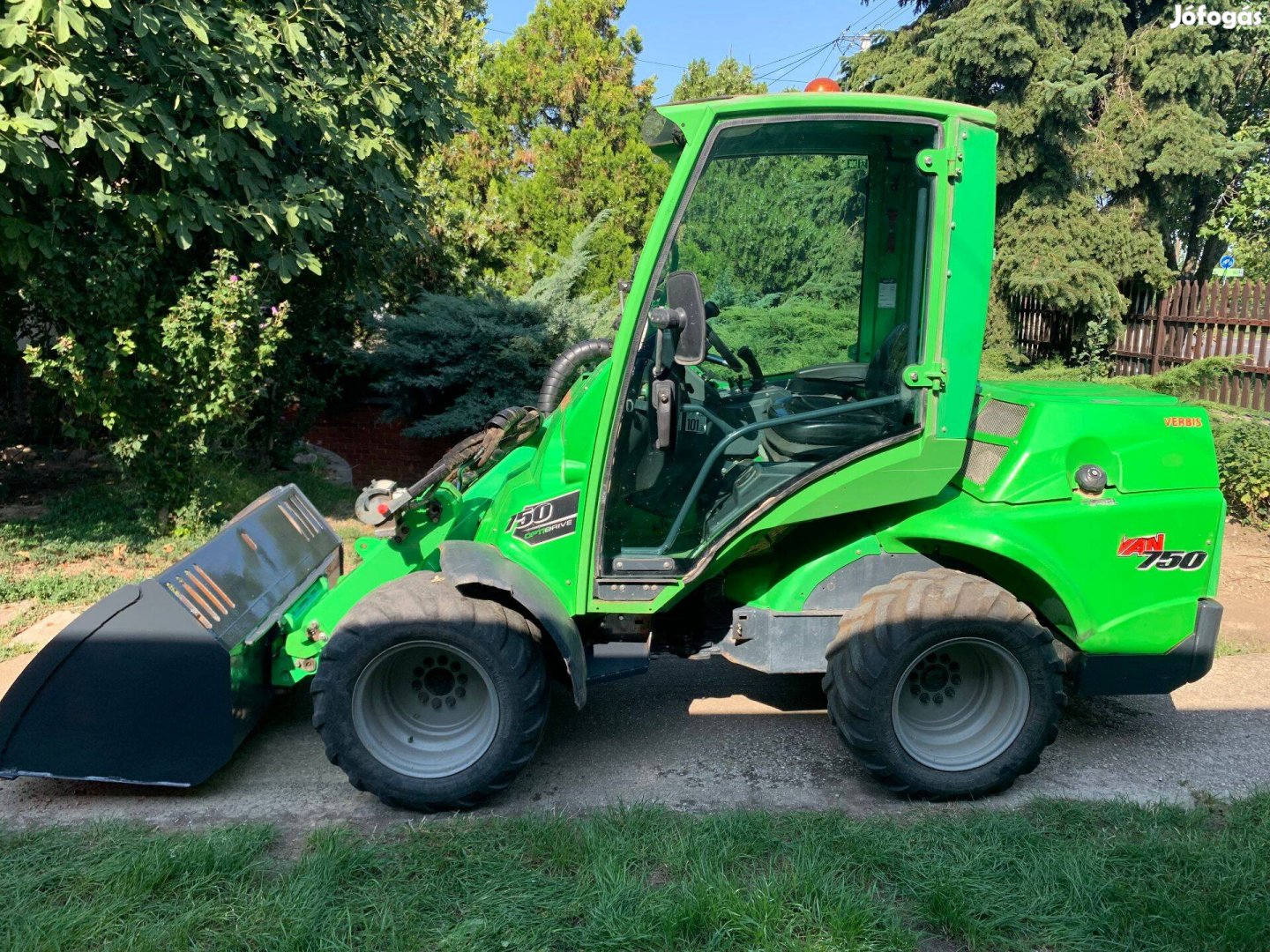 2019 Avant 750 optidrive, törzscsuklós minirakodó adaptereivel eladó