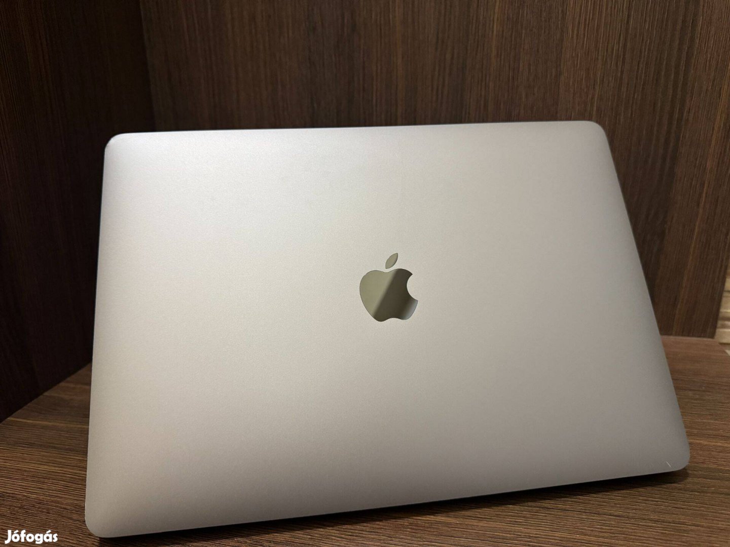 2019 Macbook Air Retina 13" 8GB RAM, 256 GB SSD