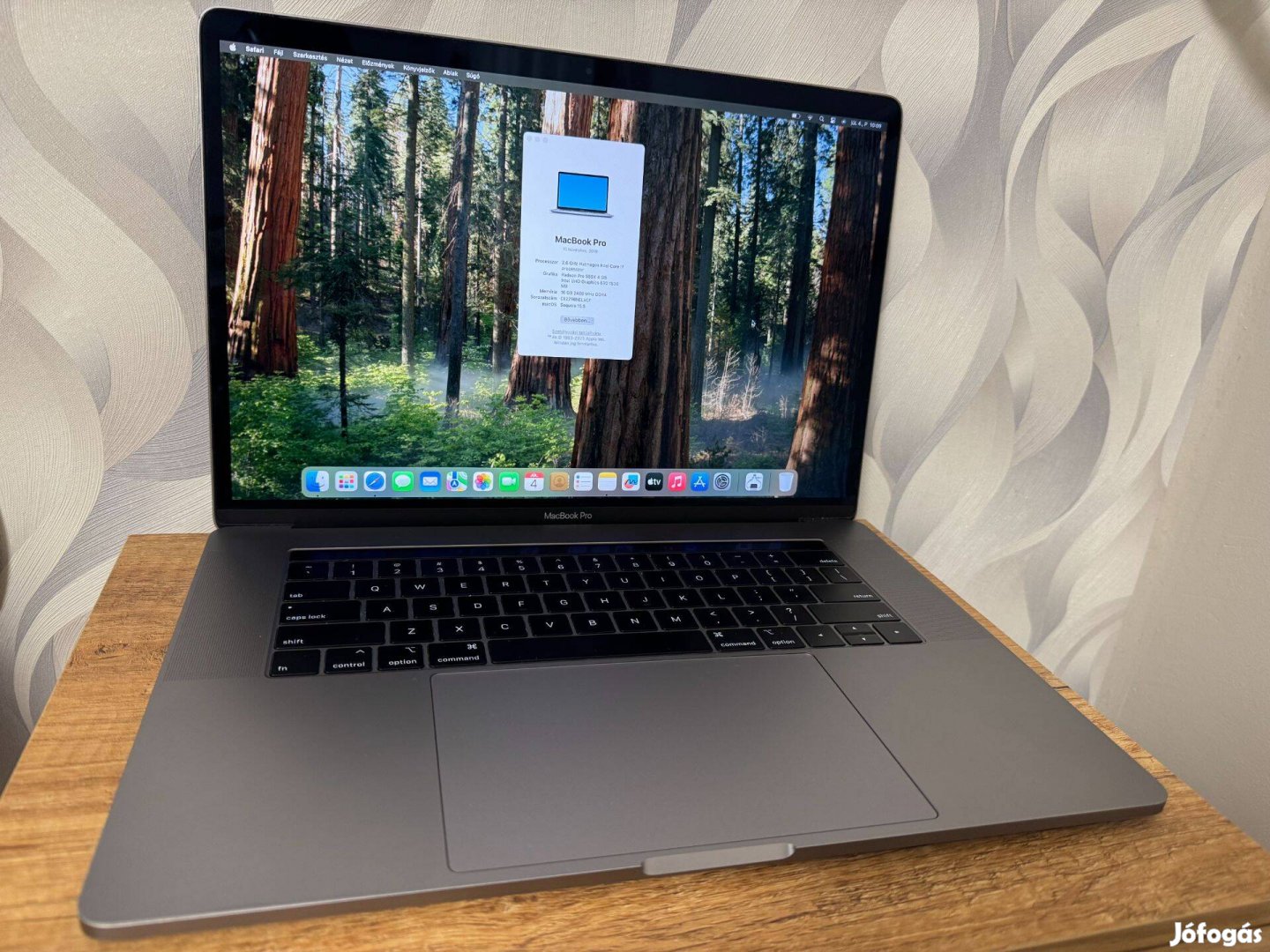 2019 Macbook Pro 15" Touch Bar, i7, 16GB RAM, 256 GB SSD