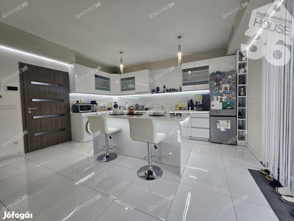 2019-es családi ház dupla garázzsal eladó!