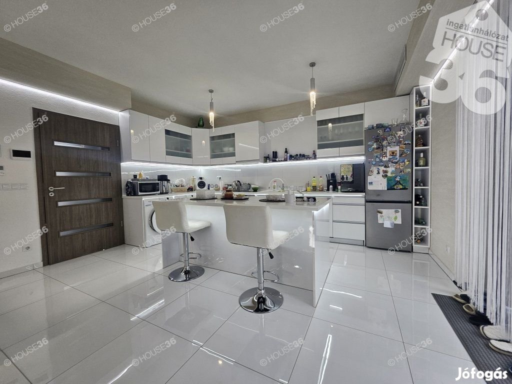 2019-es családi ház dupla garázzsal eladó!