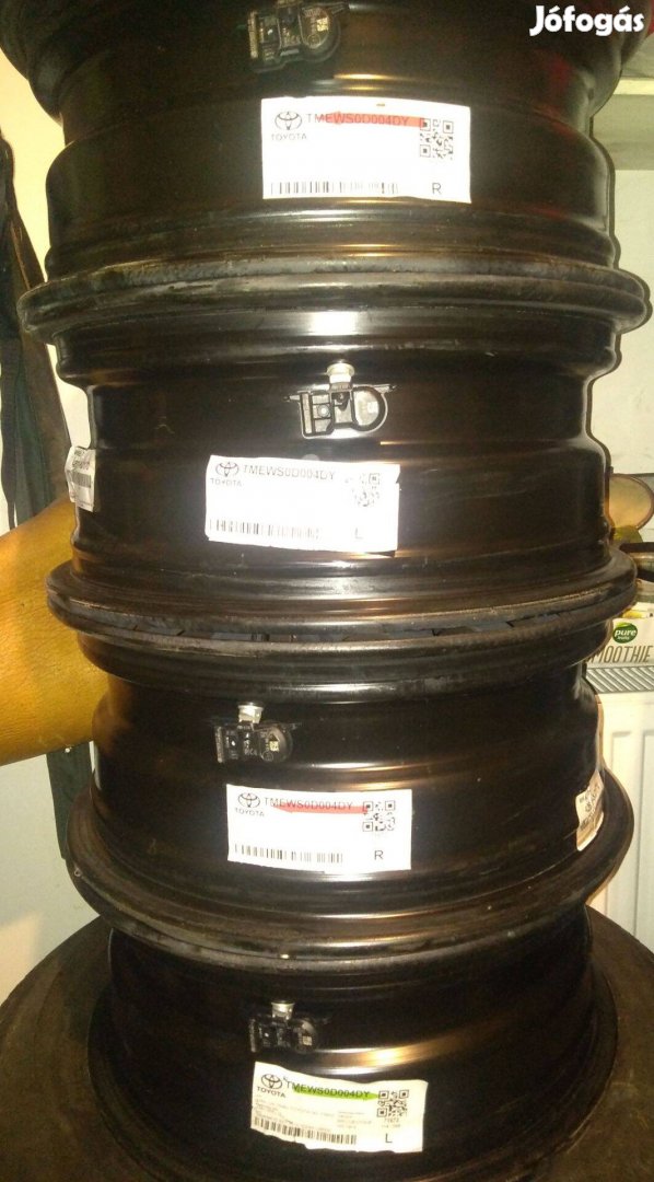 2020 Toyota (Yaris) 15"-os gyári lemezfelni+ 4 db gyári Tpms szelep