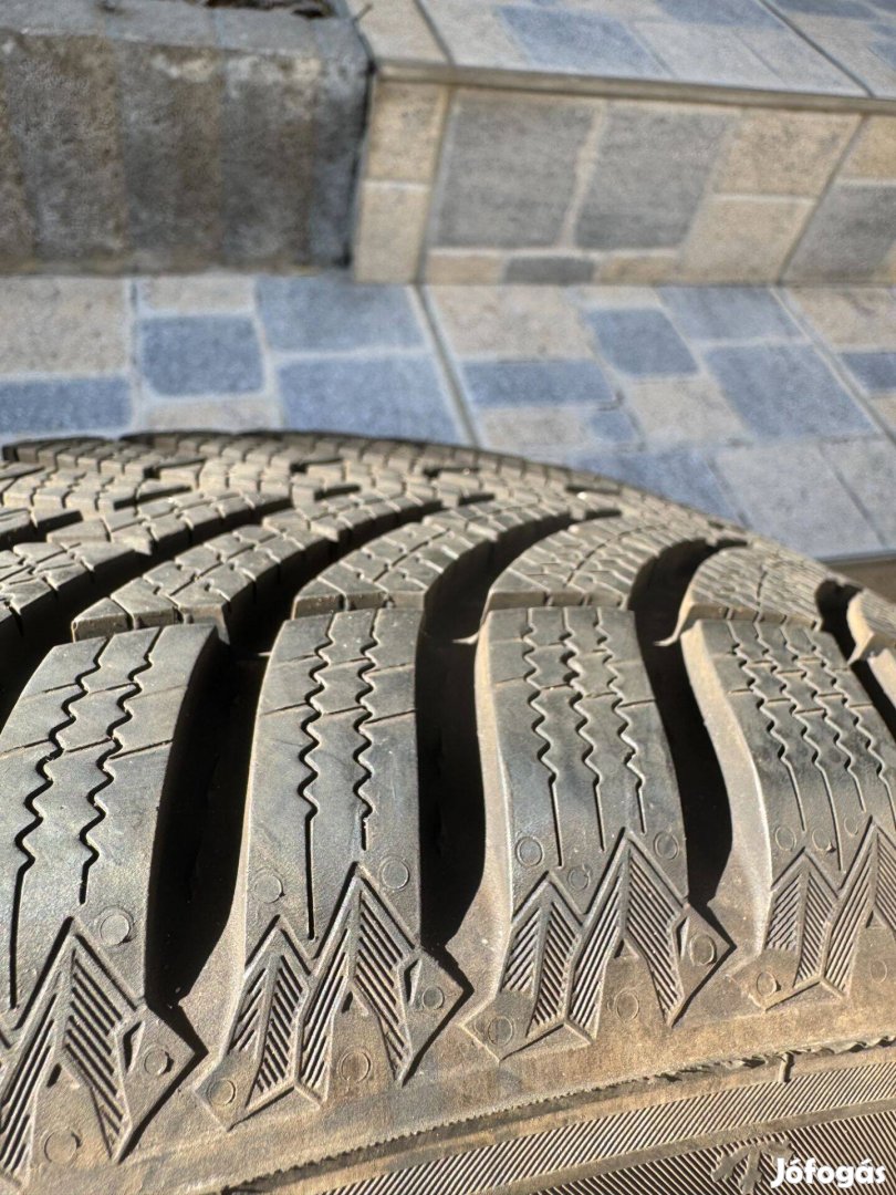 2024-es 195/60 R18 Semperit téli gumi szett. 8mm