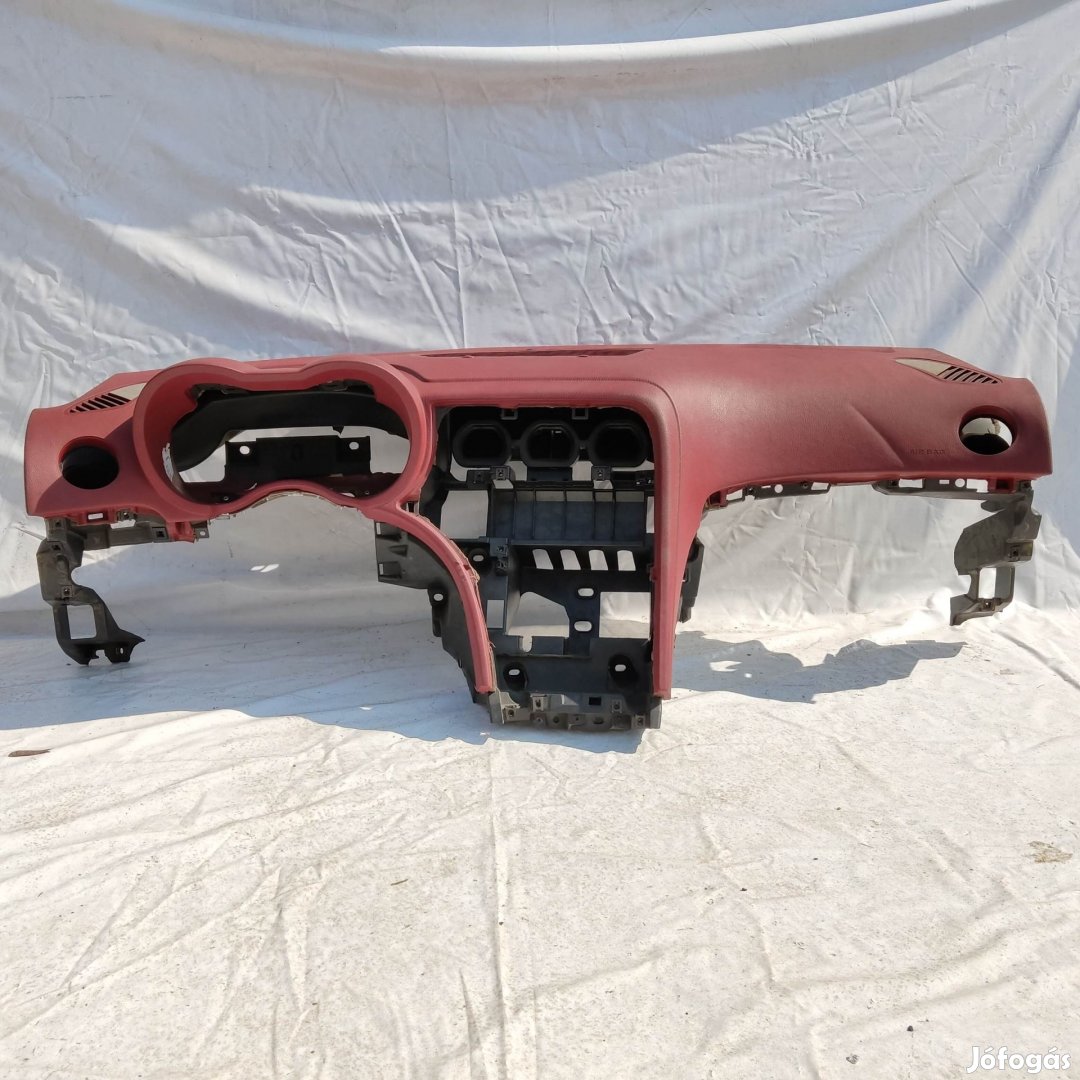 204361 Alfa Romeo Brera, Spider 2005-2010  piros színű műszerfal