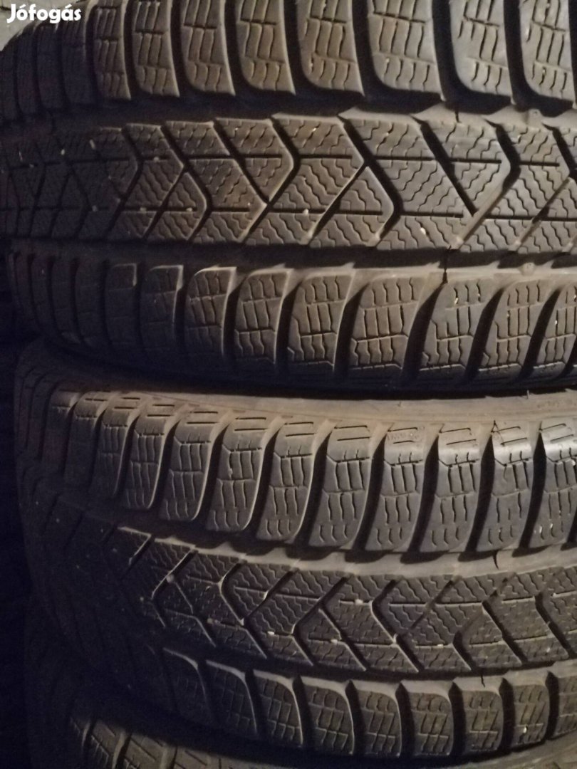 205/40R17 Pirelli Sottozero téli garnitúra.