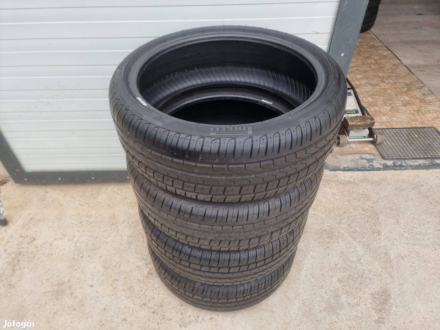 205/40R18 Pirelli garnitúra teljesen újszerű állapotban eladó!