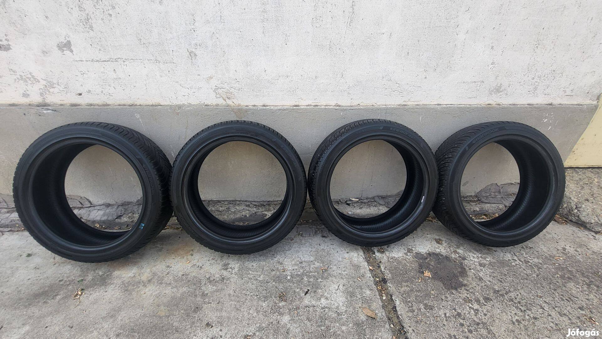 205/45 R17 négyévszakos gumi eladó. Dot 2024