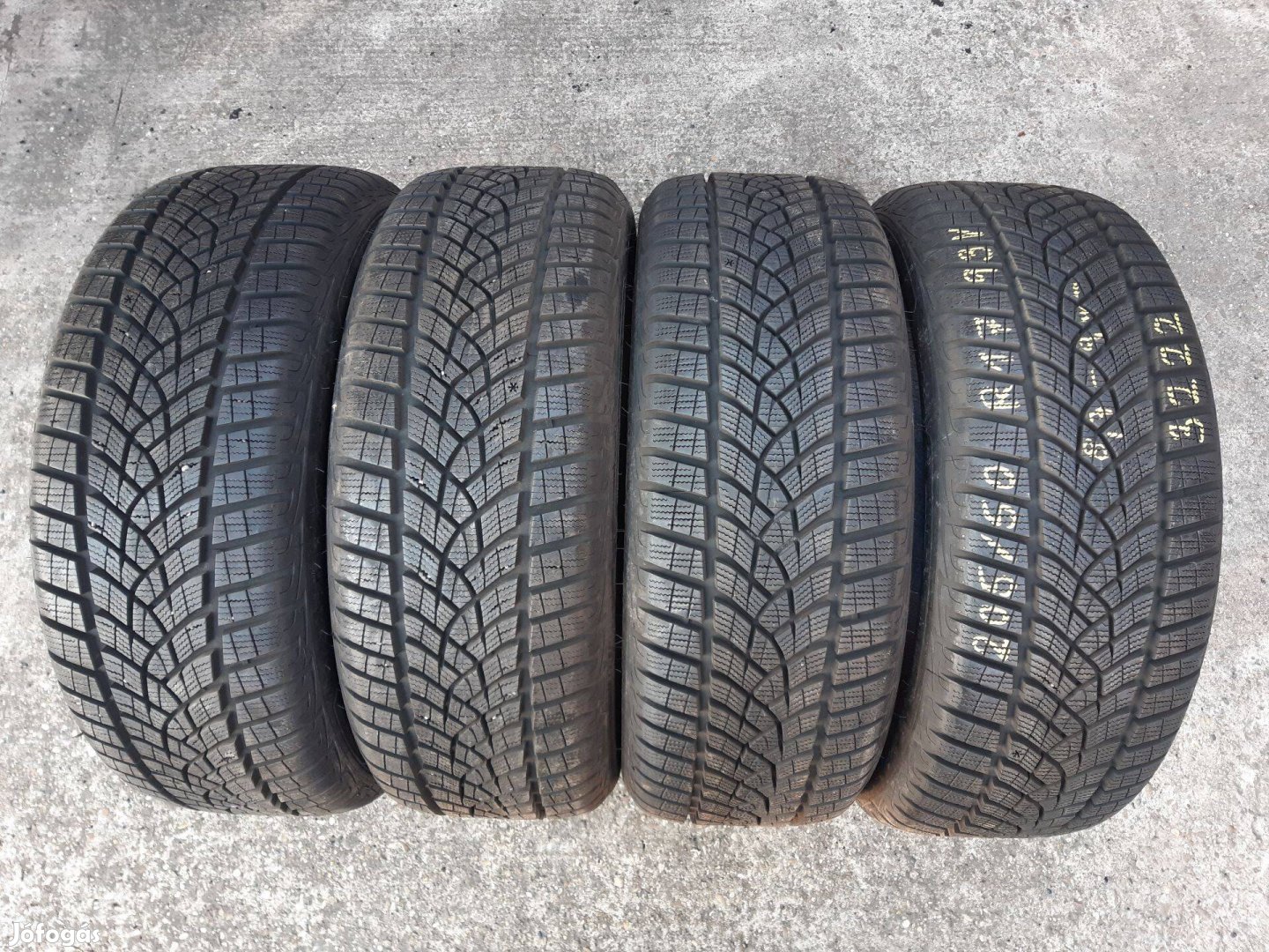 205/50 R17 -Good Year téligumik