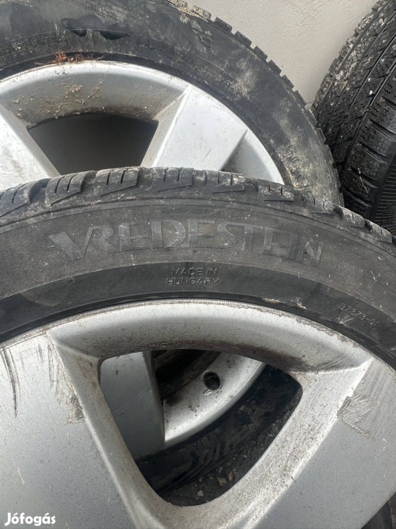 20550r17 Vredestein teligumi eladó .