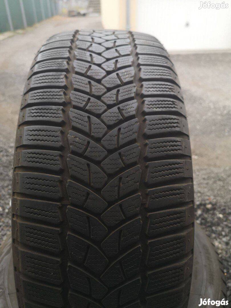 205/55R16 Firestone téligumik