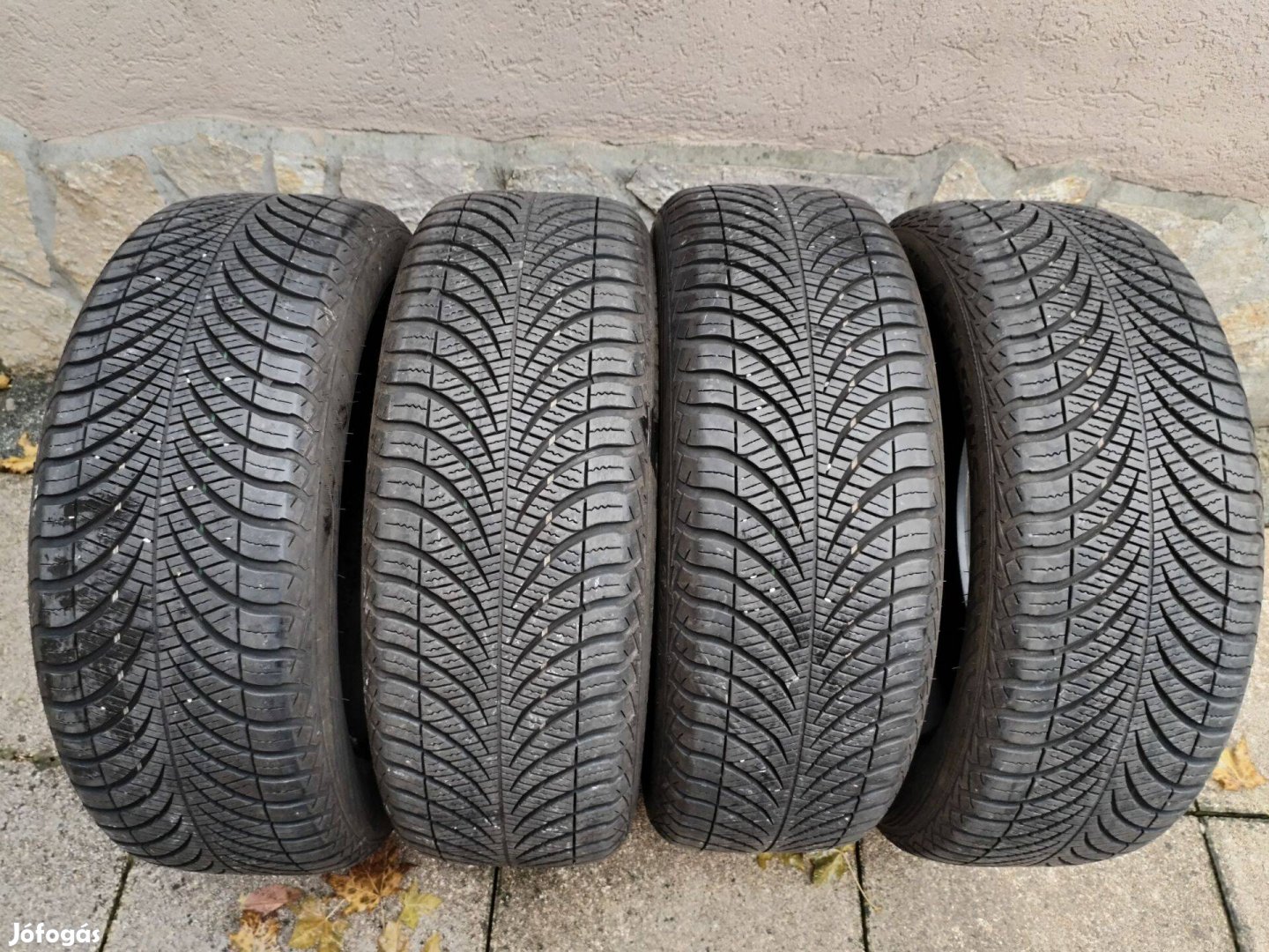 205 55 16 négyévszakos goodyear garnitura újszerű állapotban