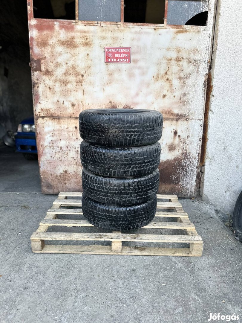 205/55 R16 Kumho Izen KW23 téli gumiabroncs garnitúra