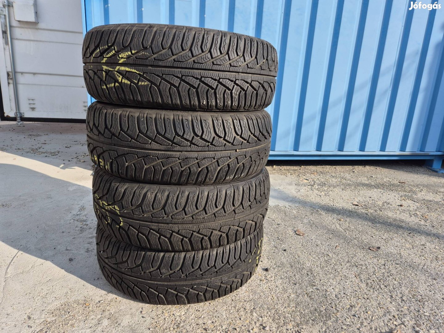 205/55 R16 Uniroyal téligumi