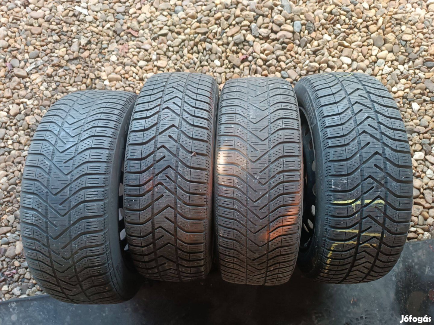205/55 R 16 Pirelli téli gumi eladó!
