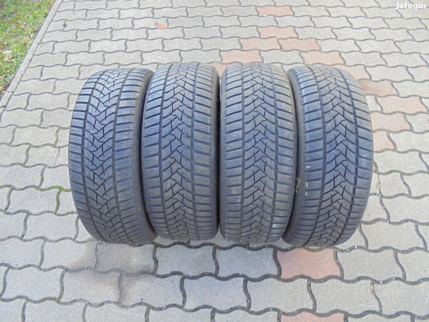 205/55 R 16-os Dunlop téli gumi eladó