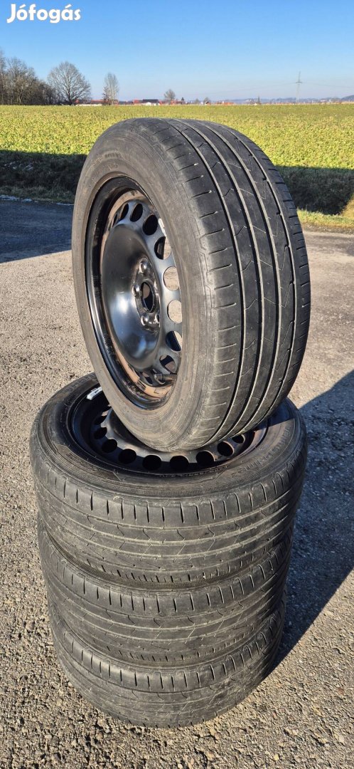 205/55 R 16-os Hankook nyárigumikkal lemezfelnin