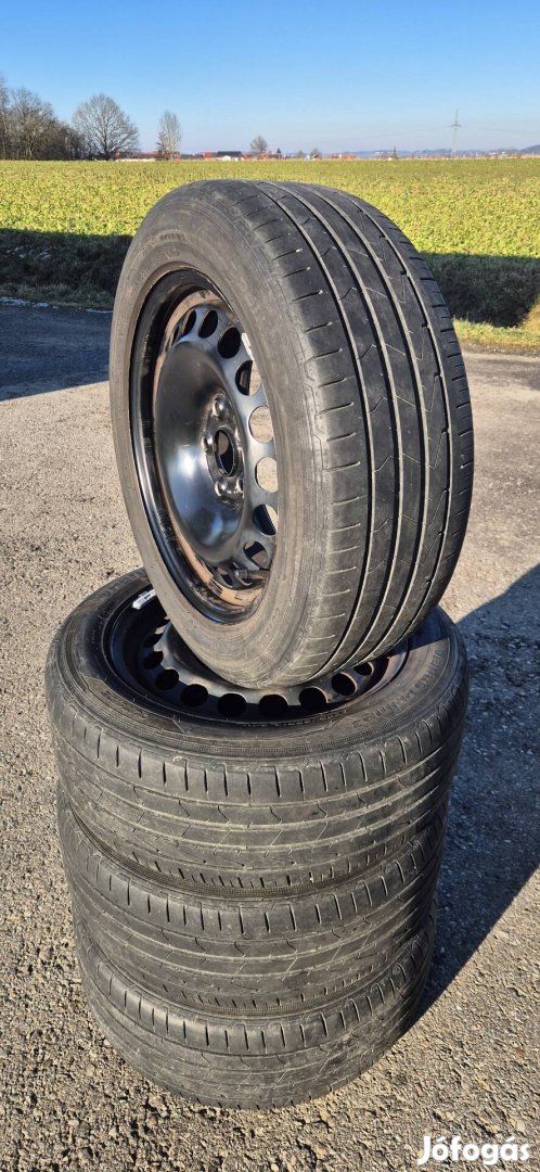 205/55 R 16-os Hankook nyárigumikkal lemezfelnin