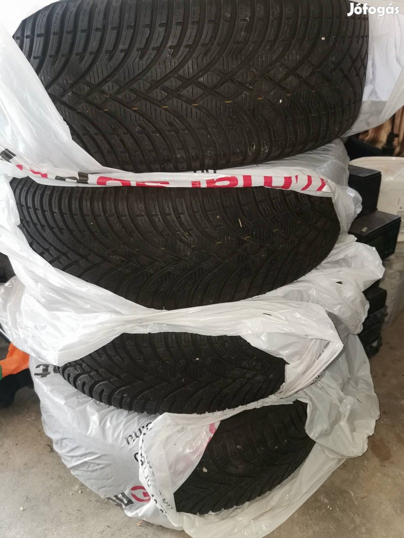 205/55r16 téligumi szett Dot2222 vw lemezfelnin