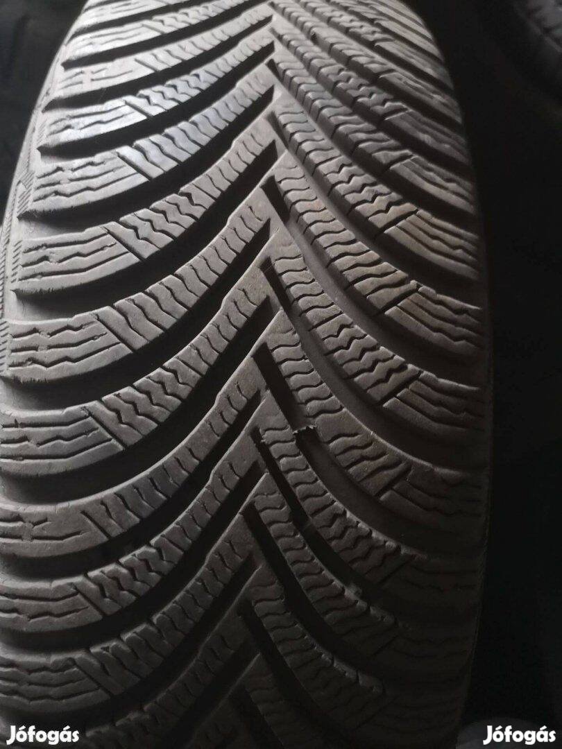 205/60R16 Michelin Alpin téligumik