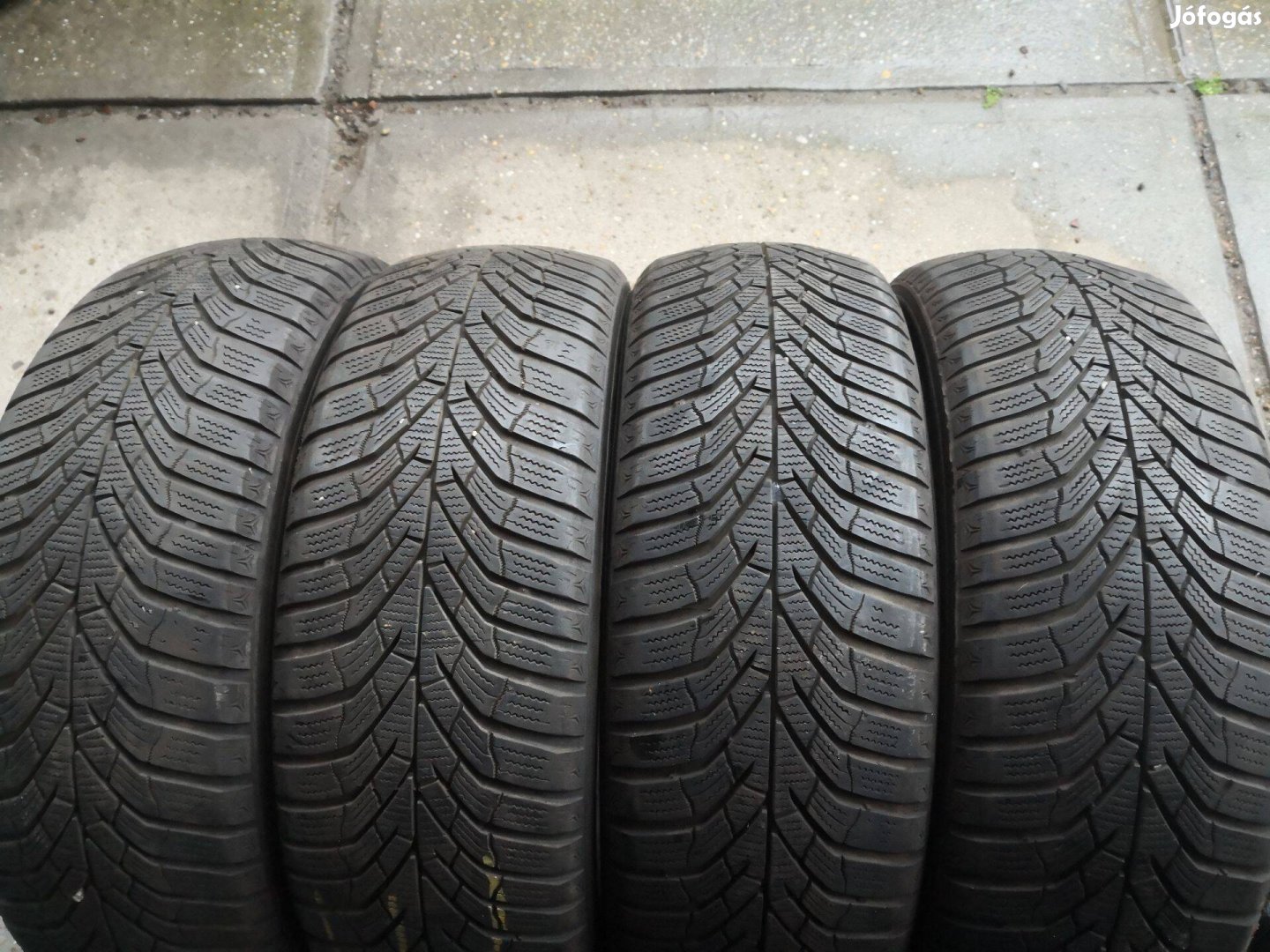 205/60R16-os Kumho téli gumi