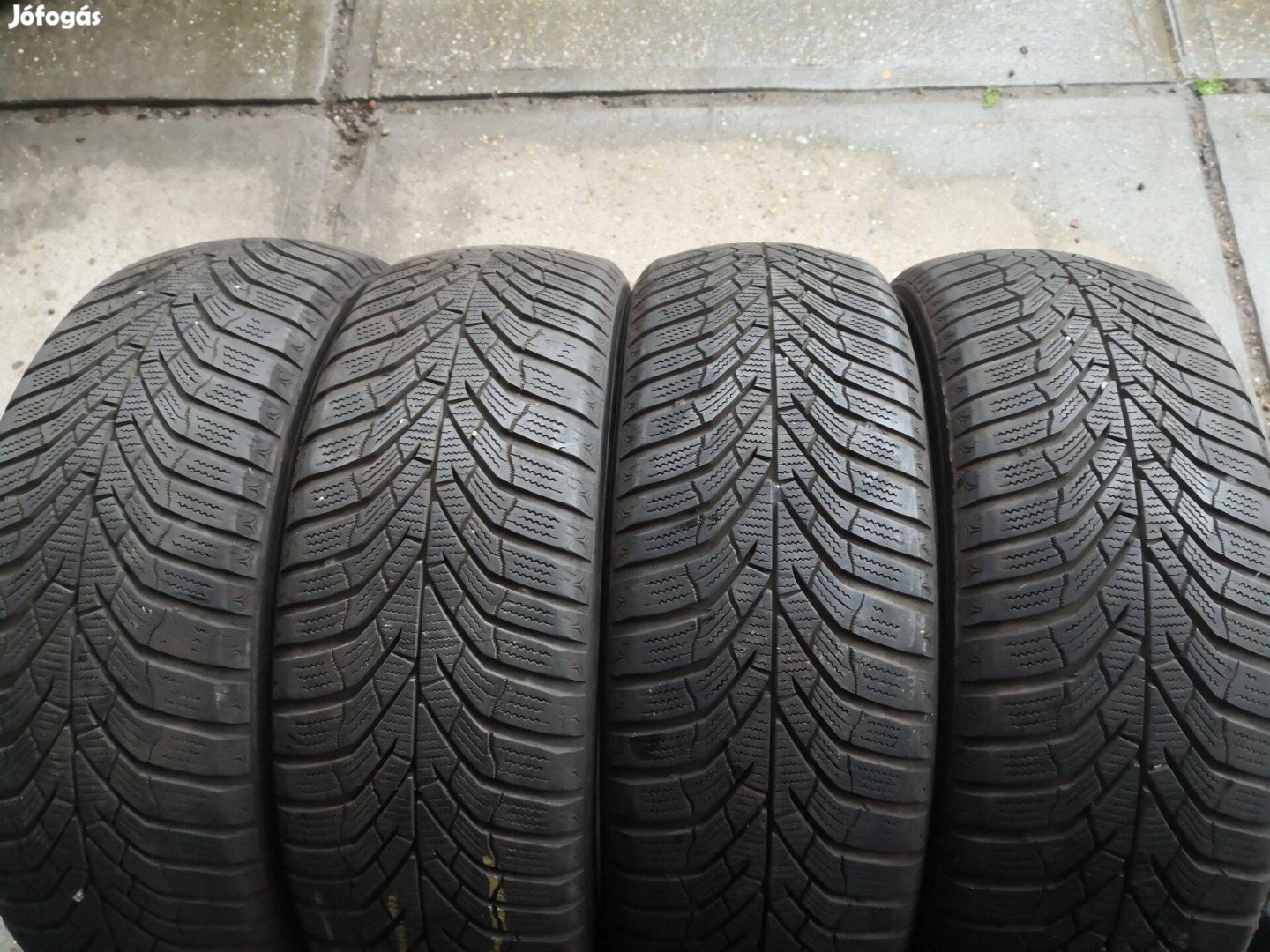205/60R16-os Kumho téli gumi