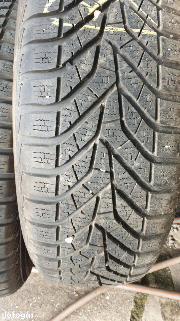 205/60 R16 2db yokohama téli