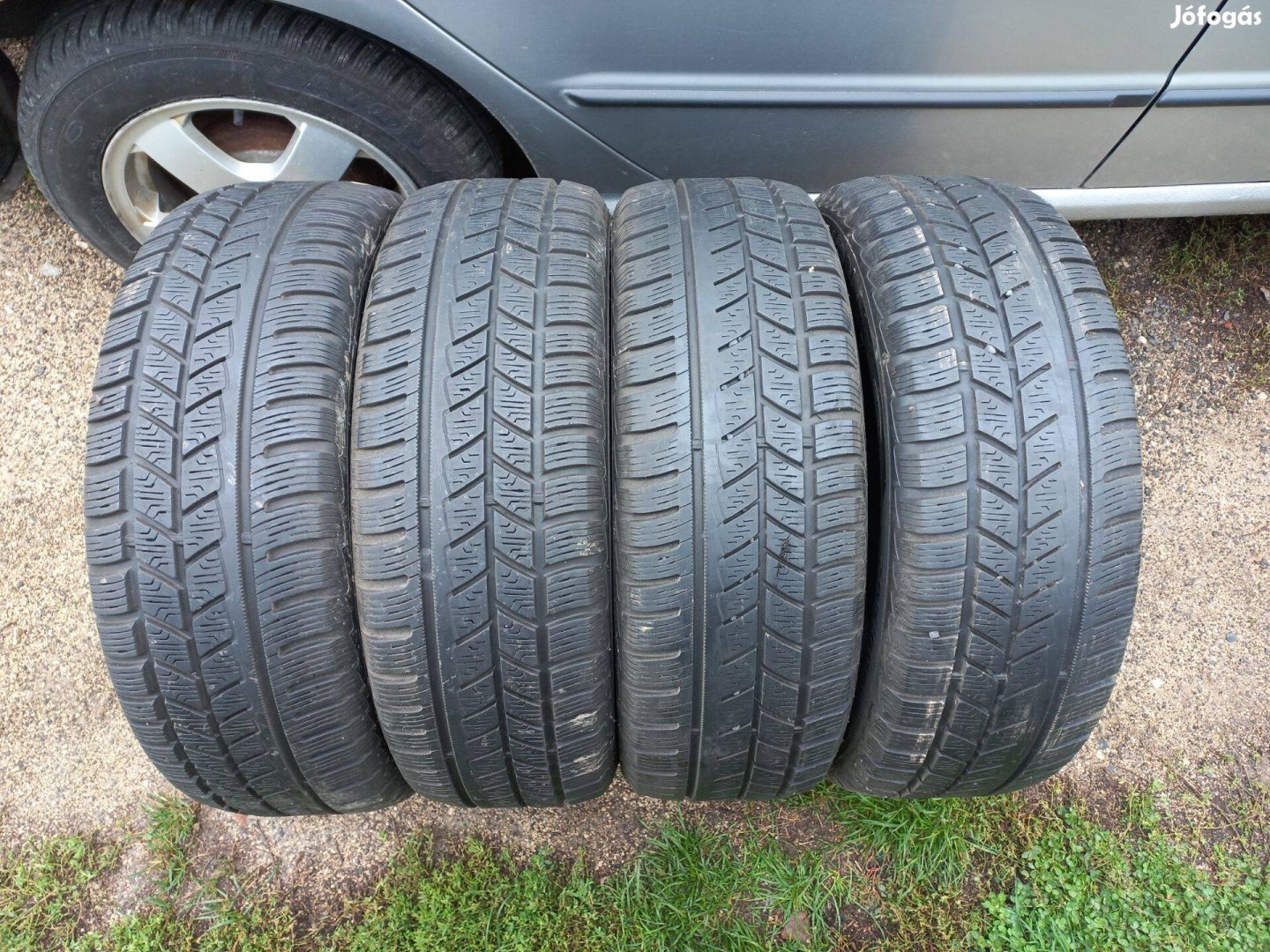 205/60 R16 Avon téliek