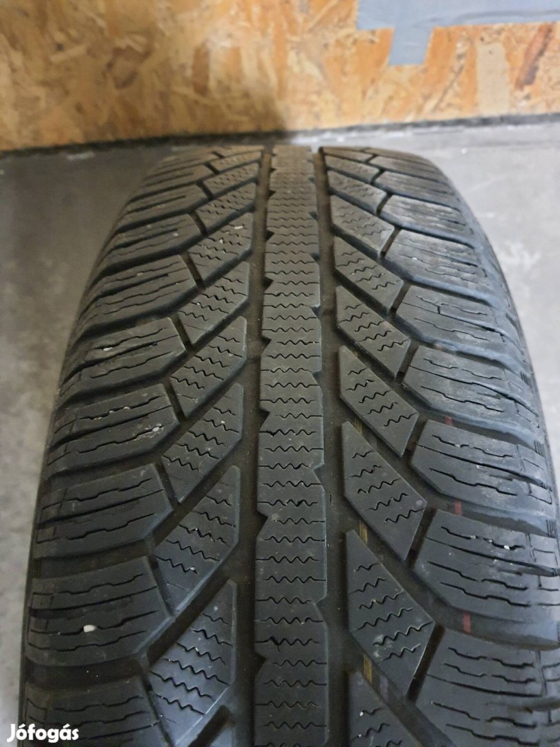 205/60 R16 Semperit téli gumi